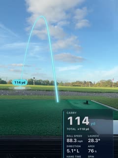 A 7 iron tracer in cyan with a result card showing 114 yards carry